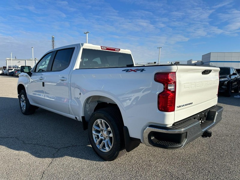 Chevrolet Silverado 1500 Vehicle Full-screen Gallery Image 3