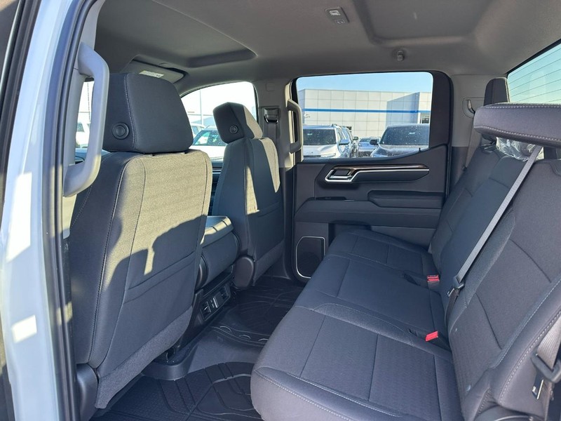 Chevrolet Silverado 1500 Vehicle Full-screen Gallery Image 4