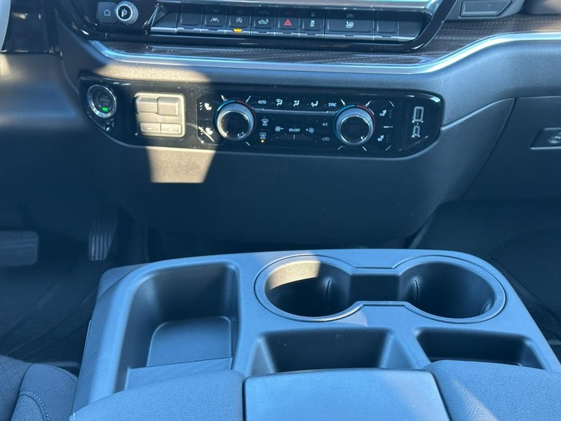 Chevrolet Silverado 1500 Vehicle Full-screen Gallery Image 8