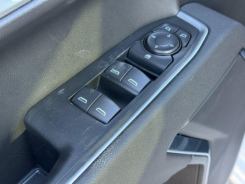 Chevrolet Silverado 1500 Vehicle Full-screen Gallery Image 9