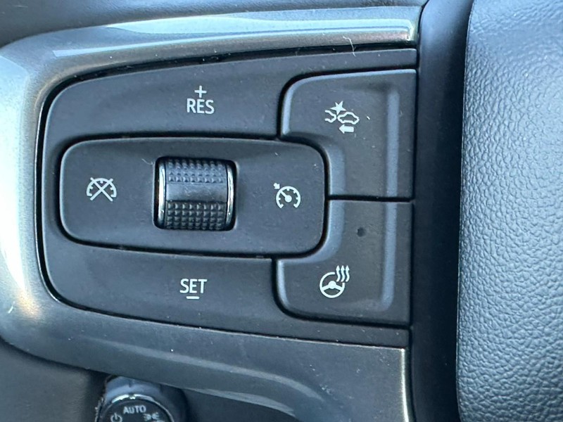 Chevrolet Silverado 1500 Vehicle Full-screen Gallery Image 11