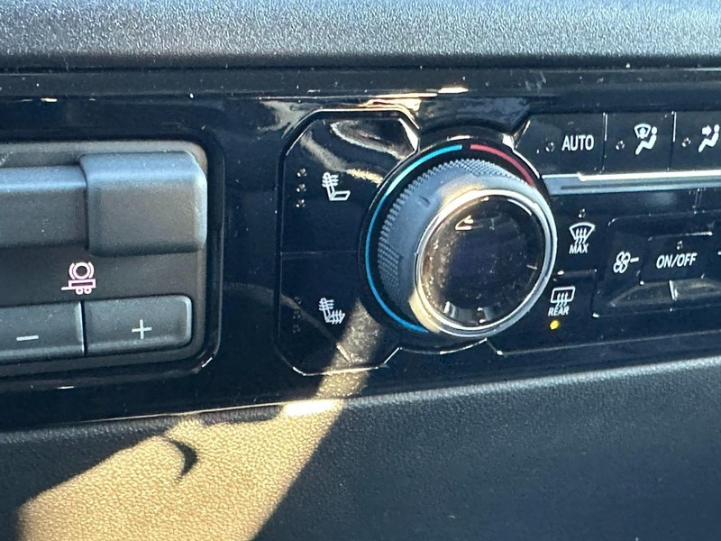 Chevrolet Silverado 1500 Vehicle Full-screen Gallery Image 13