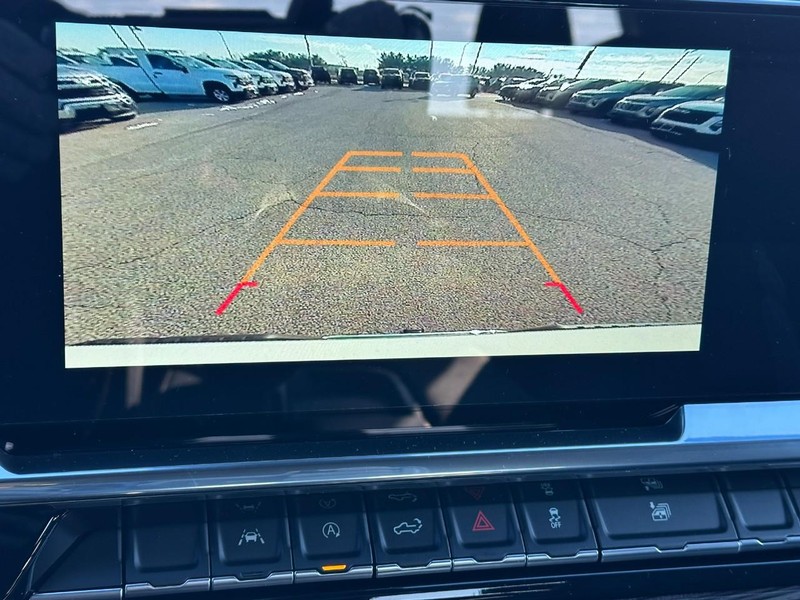 Chevrolet Silverado 1500 Vehicle Full-screen Gallery Image 14