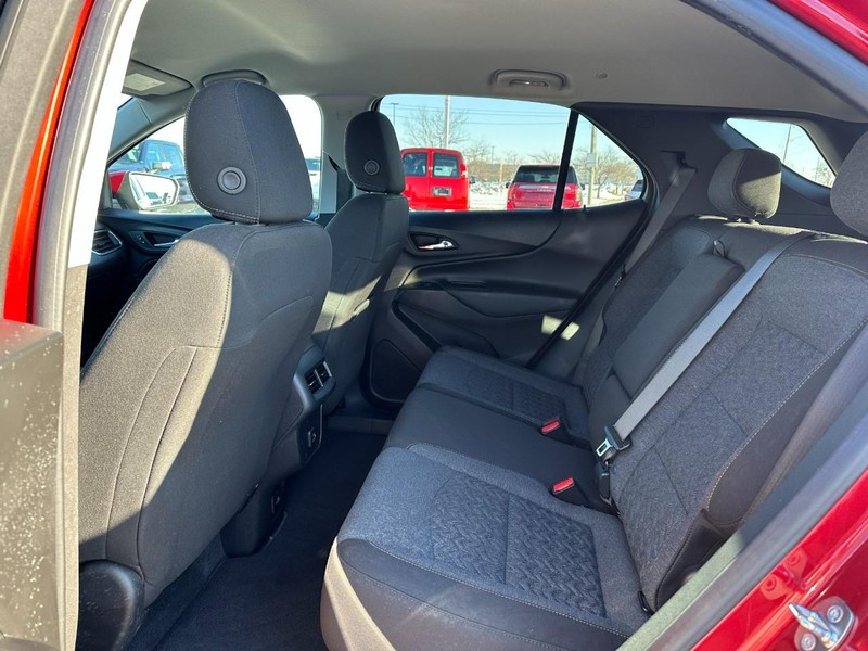 Chevrolet Equinox Vehicle Full-screen Gallery Image 10
