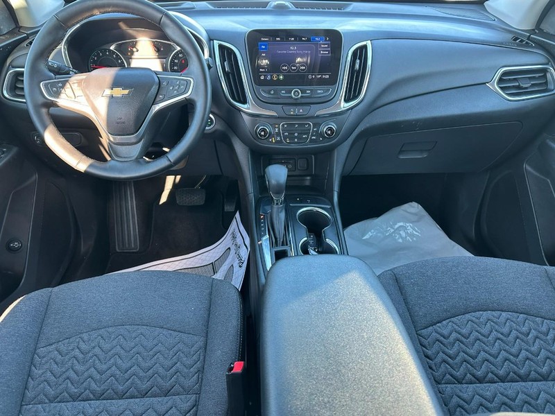 Chevrolet Equinox Vehicle Full-screen Gallery Image 11