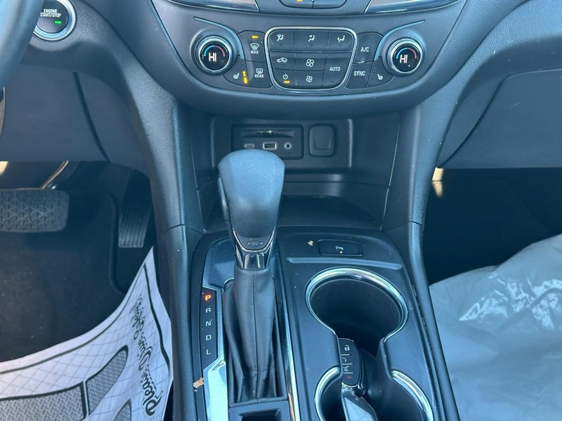 Chevrolet Equinox Vehicle Full-screen Gallery Image 14