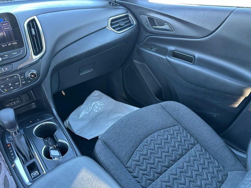 Chevrolet Equinox Vehicle Full-screen Gallery Image 15