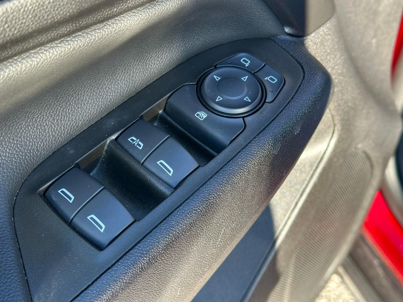 Chevrolet Equinox Vehicle Full-screen Gallery Image 16