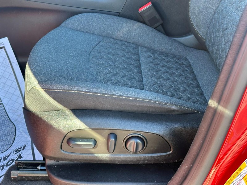 Chevrolet Equinox Vehicle Full-screen Gallery Image 17