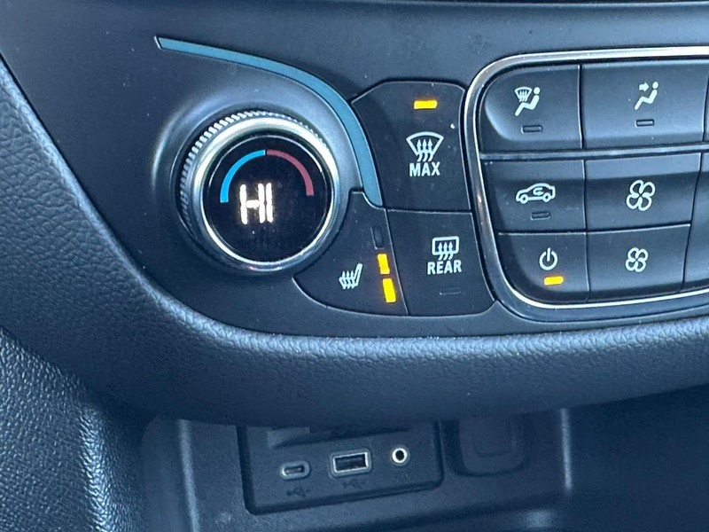 Chevrolet Equinox Vehicle Full-screen Gallery Image 21