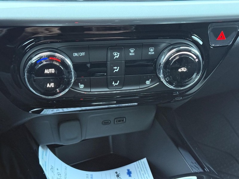 Chevrolet Trax Vehicle Full-screen Gallery Image 13