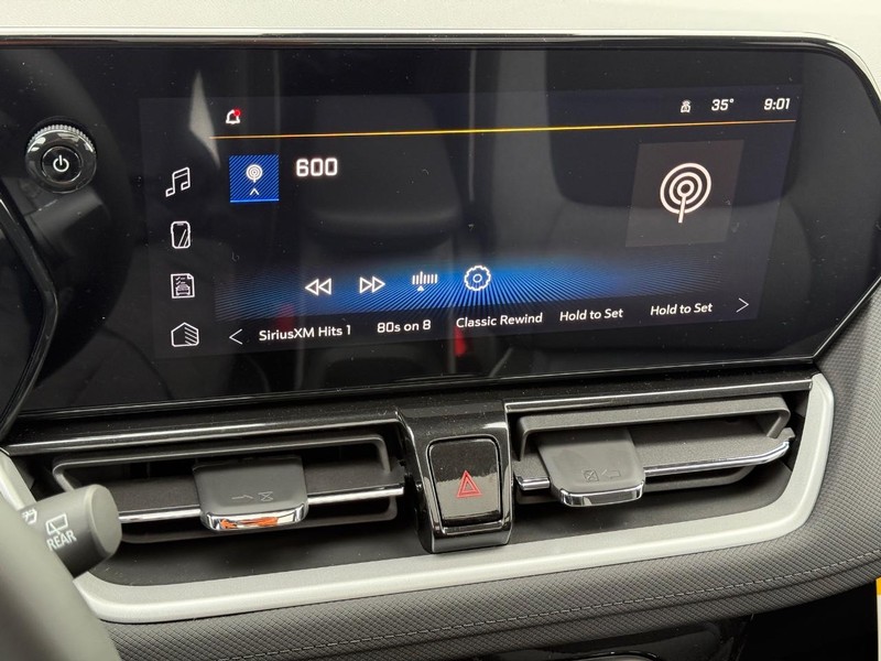 Chevrolet TrailBlazer Vehicle Full-screen Gallery Image 11