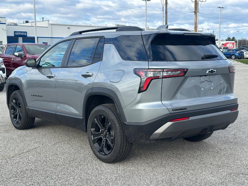 Chevrolet Equinox Vehicle Full-screen Gallery Image 3