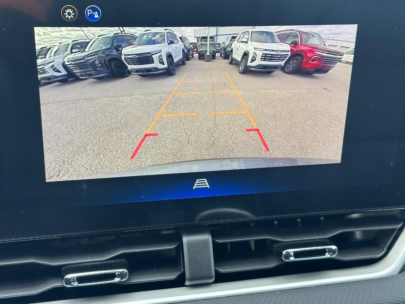 Chevrolet Equinox Vehicle Full-screen Gallery Image 12