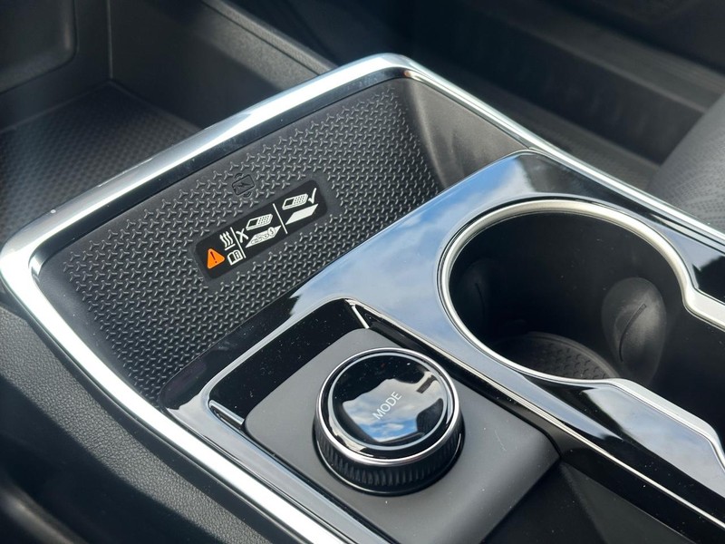 Chevrolet Equinox Vehicle Full-screen Gallery Image 14