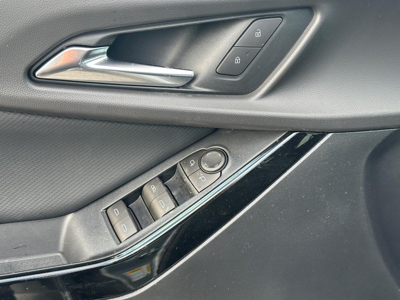 Chevrolet Equinox Vehicle Full-screen Gallery Image 16