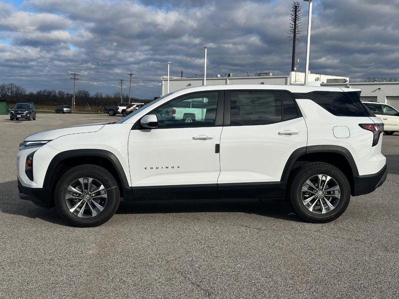 Chevrolet Equinox Vehicle Full-screen Gallery Image 2