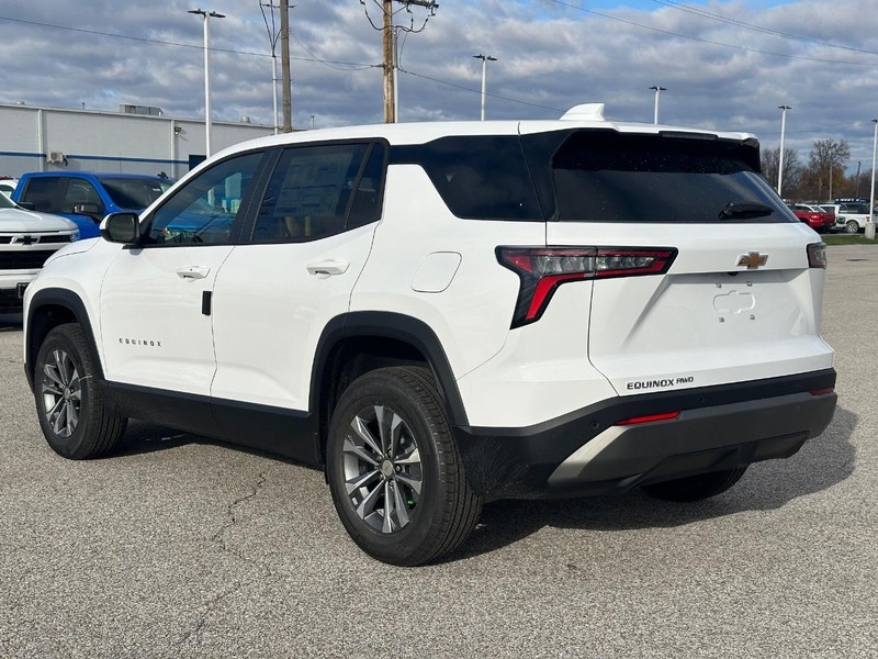 Chevrolet Equinox Vehicle Full-screen Gallery Image 3