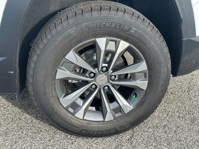 Chevrolet Equinox Vehicle Full-screen Gallery Image 4