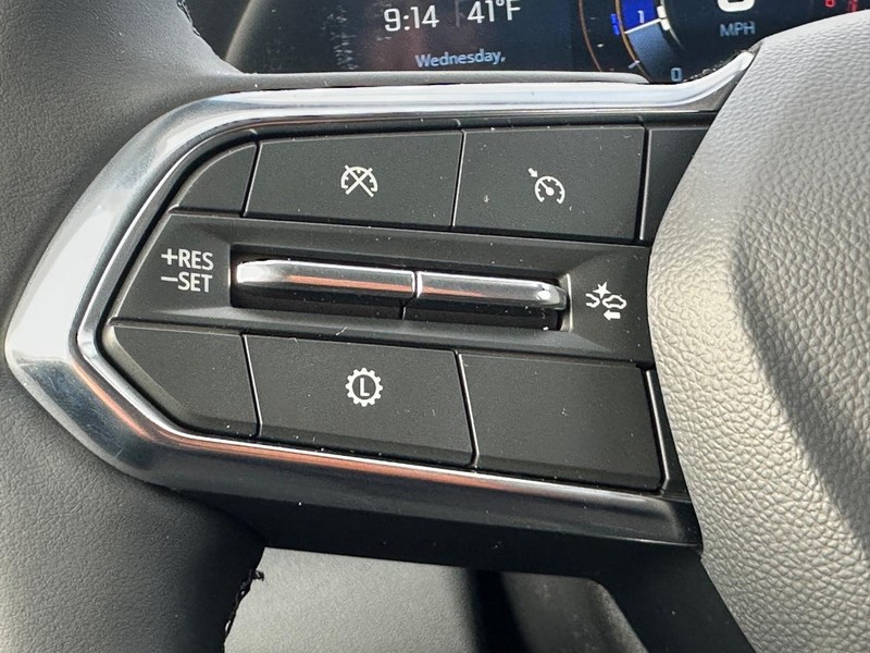 Chevrolet Equinox Vehicle Full-screen Gallery Image 8