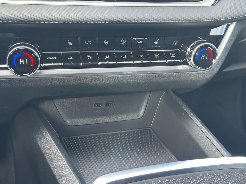 Chevrolet Equinox Vehicle Full-screen Gallery Image 13