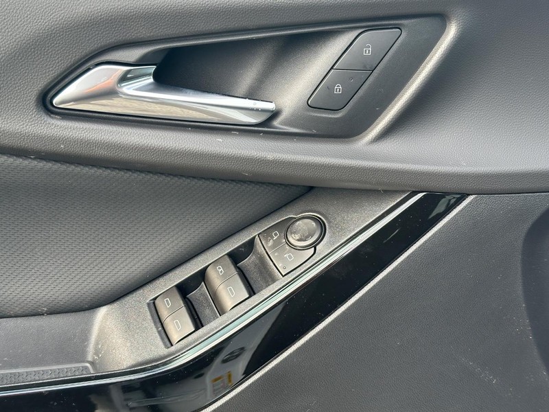 Chevrolet Equinox Vehicle Full-screen Gallery Image 16