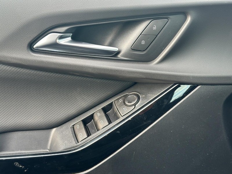 Chevrolet Equinox Vehicle Full-screen Gallery Image 16