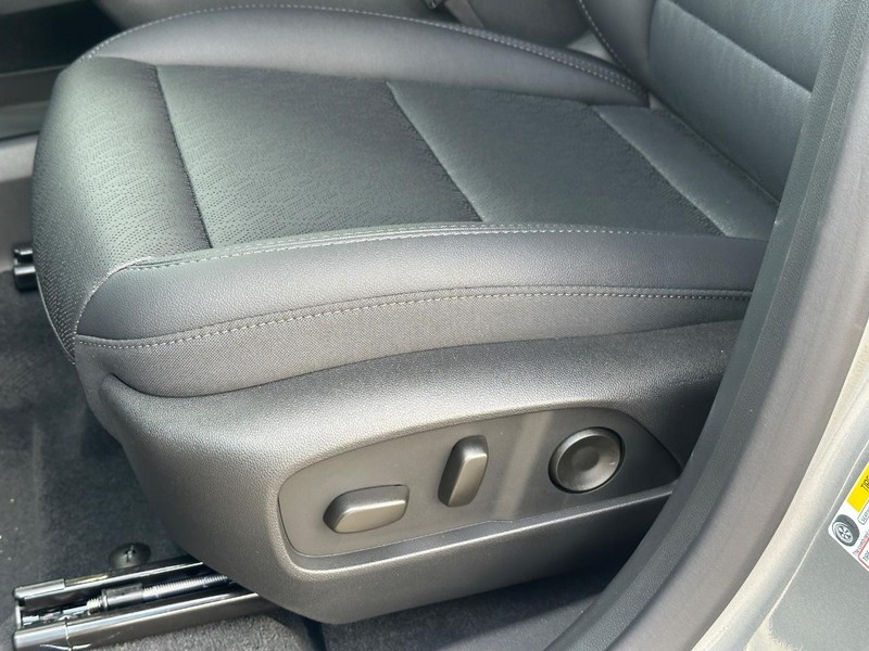 Chevrolet Equinox Vehicle Full-screen Gallery Image 17