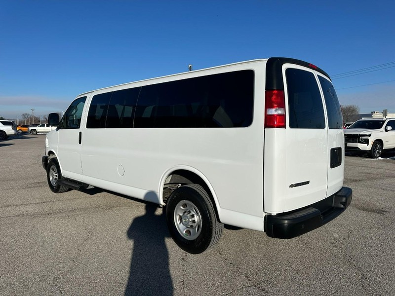 Chevrolet Express Passenger Vehicle Full-screen Gallery Image 3