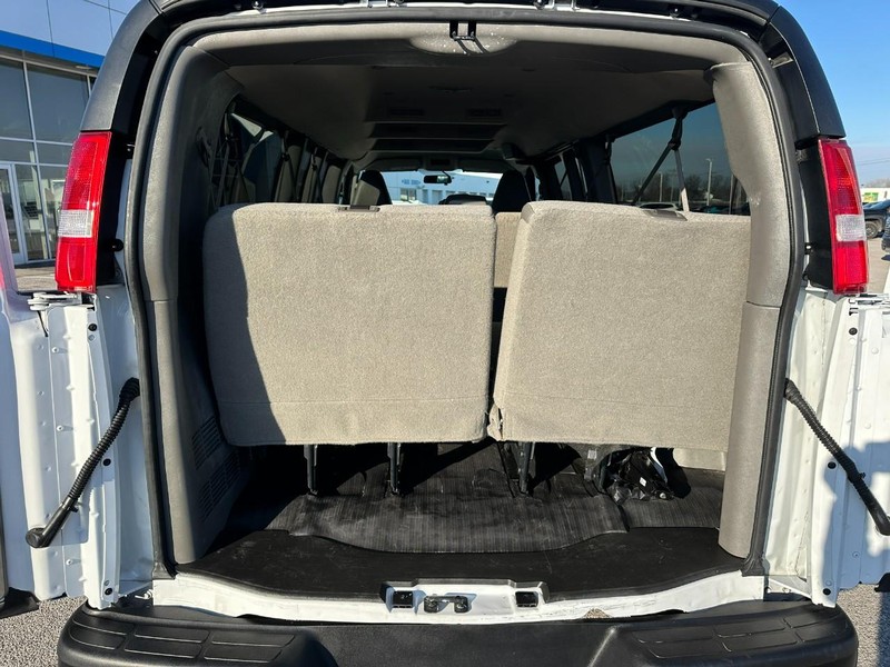 Chevrolet Express Passenger Vehicle Full-screen Gallery Image 5