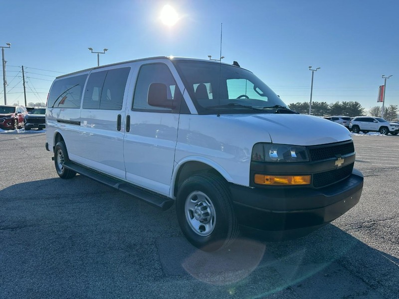Chevrolet Express Passenger Vehicle Full-screen Gallery Image 8