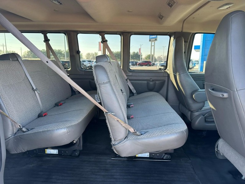 Chevrolet Express Passenger Vehicle Full-screen Gallery Image 11