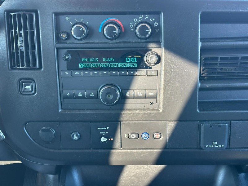 Chevrolet Express Passenger Vehicle Full-screen Gallery Image 14