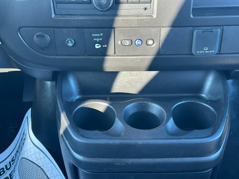 Chevrolet Express Passenger Vehicle Full-screen Gallery Image 15