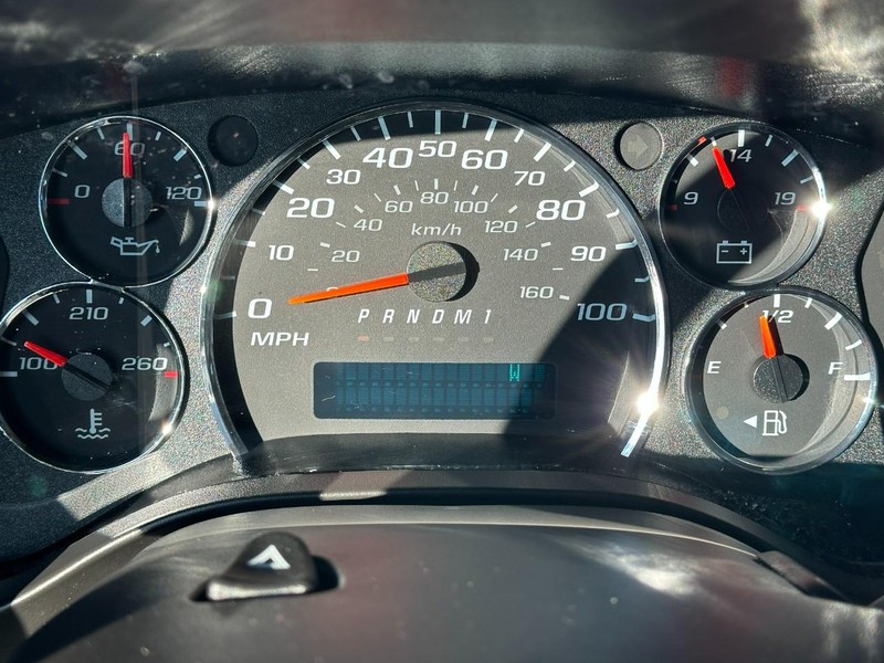 Chevrolet Express Passenger Vehicle Full-screen Gallery Image 20