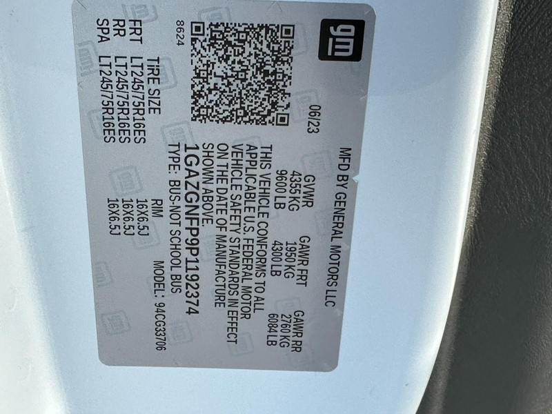 Chevrolet Express Passenger Vehicle Full-screen Gallery Image 22