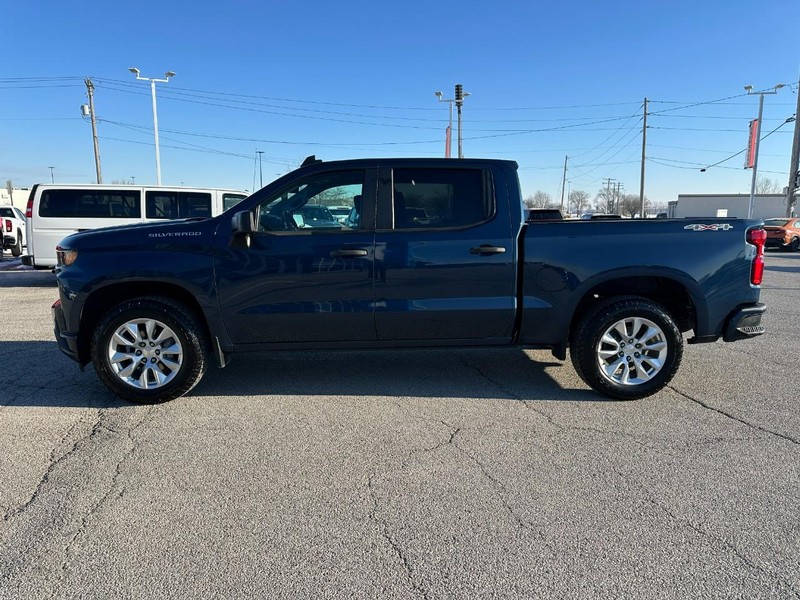 Chevrolet Silverado 1500 Vehicle Full-screen Gallery Image 2