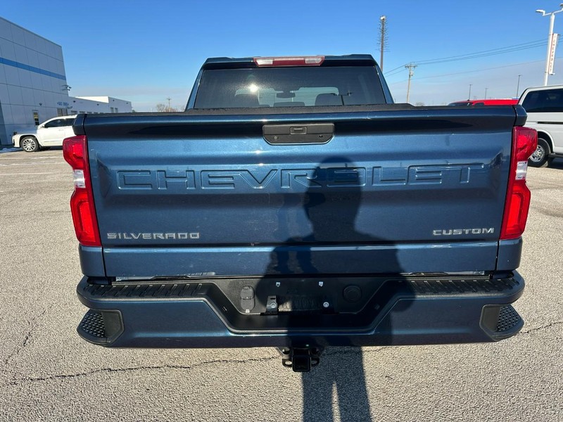 Chevrolet Silverado 1500 Vehicle Full-screen Gallery Image 4