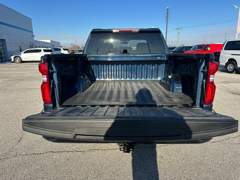 Chevrolet Silverado 1500 Vehicle Full-screen Gallery Image 5