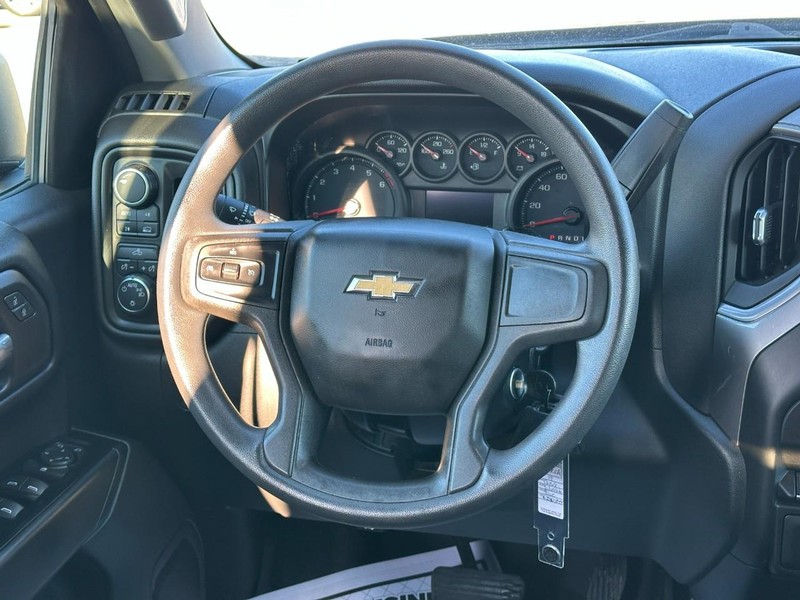 Chevrolet Silverado 1500 Vehicle Full-screen Gallery Image 12