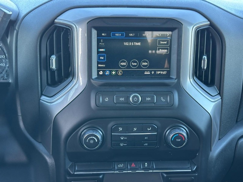 Chevrolet Silverado 1500 Vehicle Full-screen Gallery Image 13