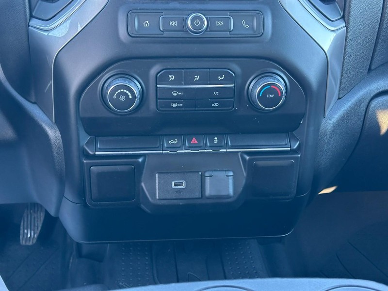 Chevrolet Silverado 1500 Vehicle Full-screen Gallery Image 14