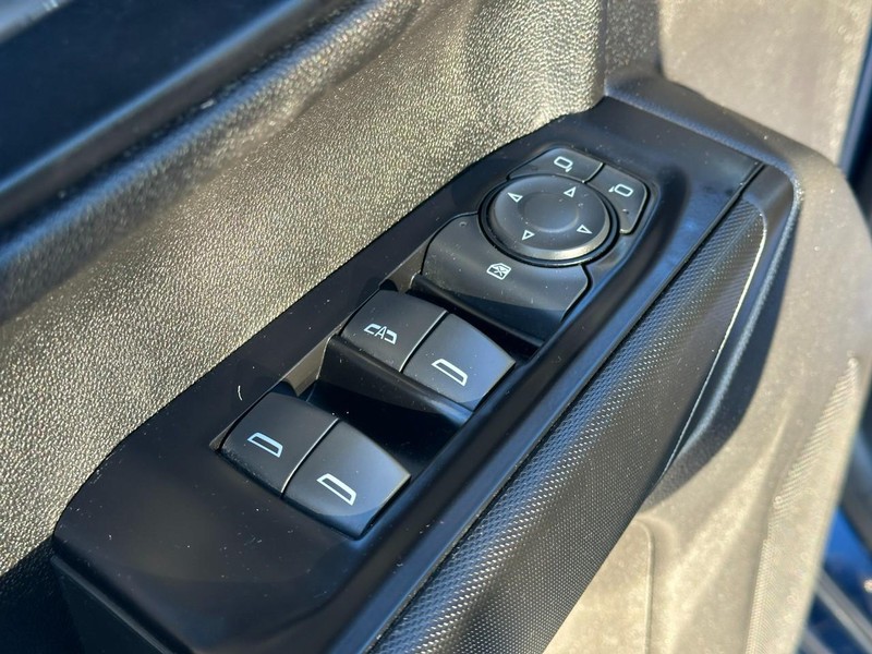 Chevrolet Silverado 1500 Vehicle Full-screen Gallery Image 16