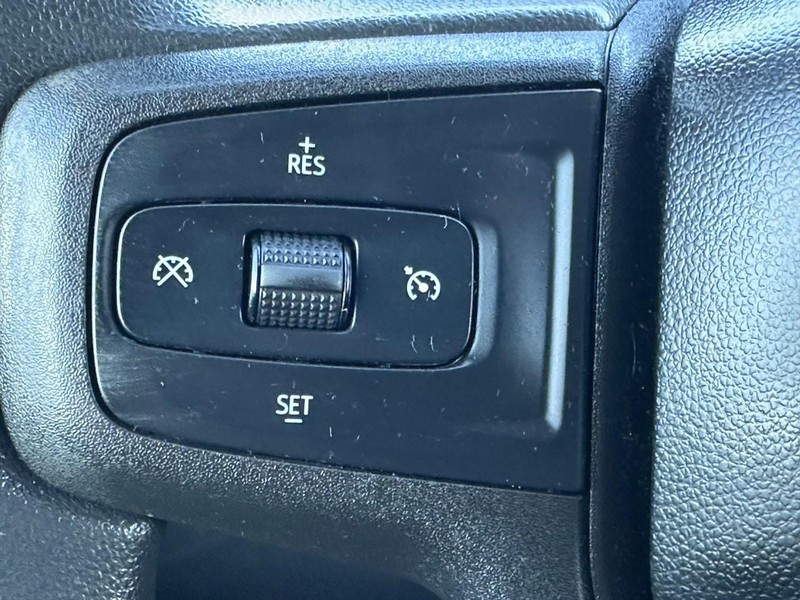 Chevrolet Silverado 1500 Vehicle Full-screen Gallery Image 18