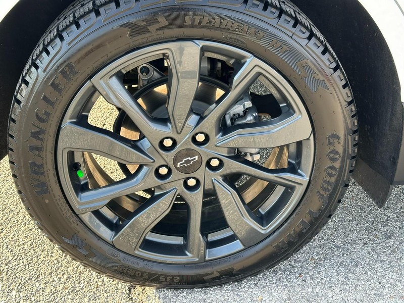 Chevrolet Equinox Vehicle Full-screen Gallery Image 06