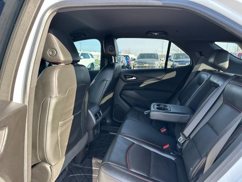 Chevrolet Equinox Vehicle Full-screen Gallery Image 10