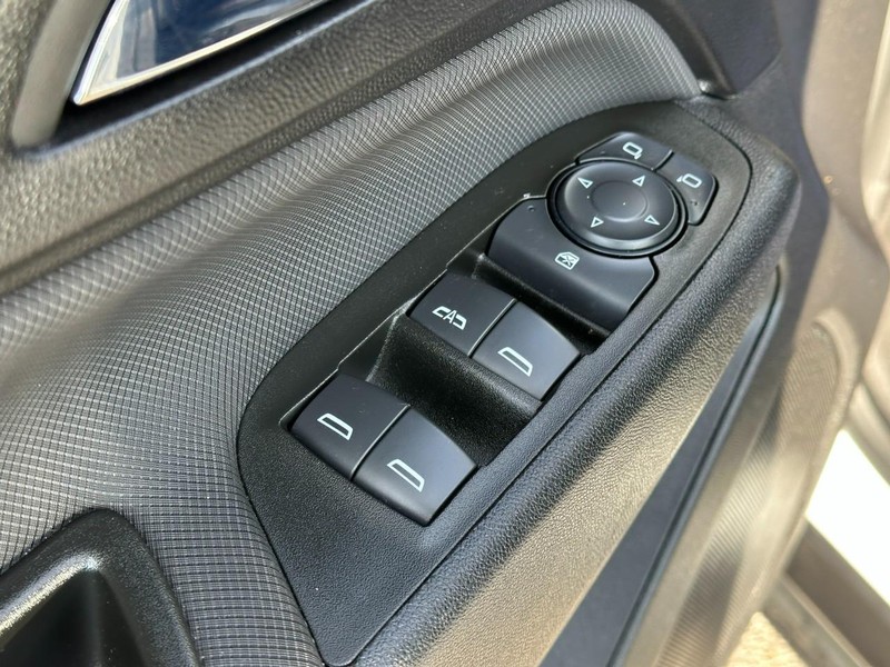 Chevrolet Equinox Vehicle Full-screen Gallery Image 16