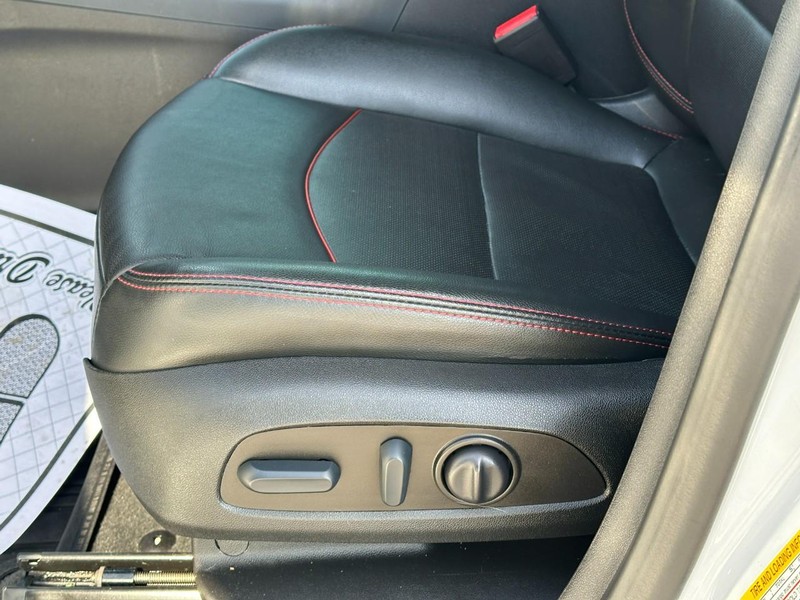 Chevrolet Equinox Vehicle Full-screen Gallery Image 17