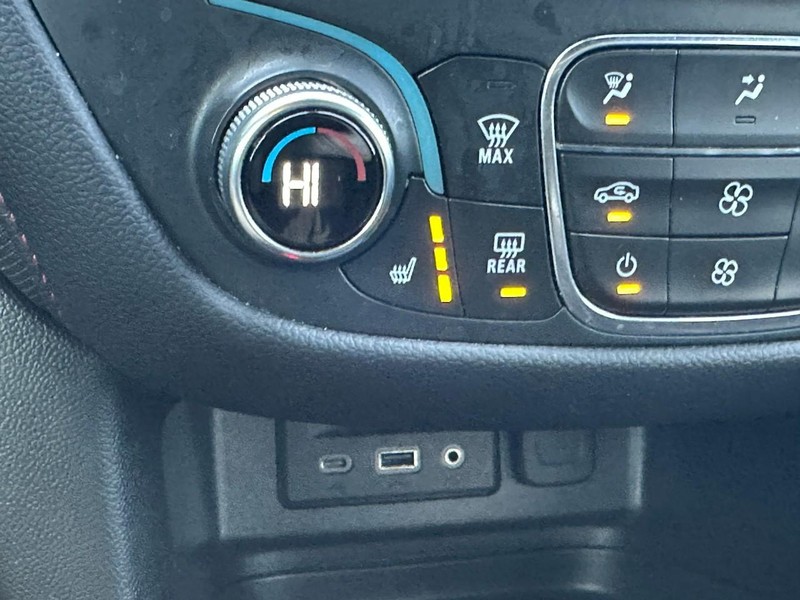 Chevrolet Equinox Vehicle Full-screen Gallery Image 22