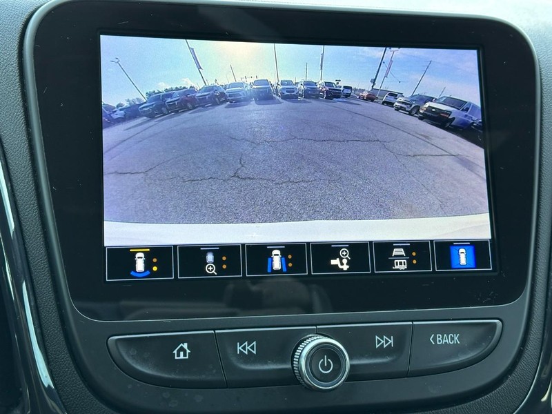Chevrolet Equinox Vehicle Full-screen Gallery Image 23